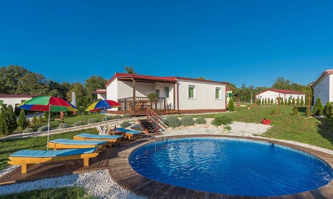 Tinjan House | Holiday house with private pool No.2 in holiday park Jelovci