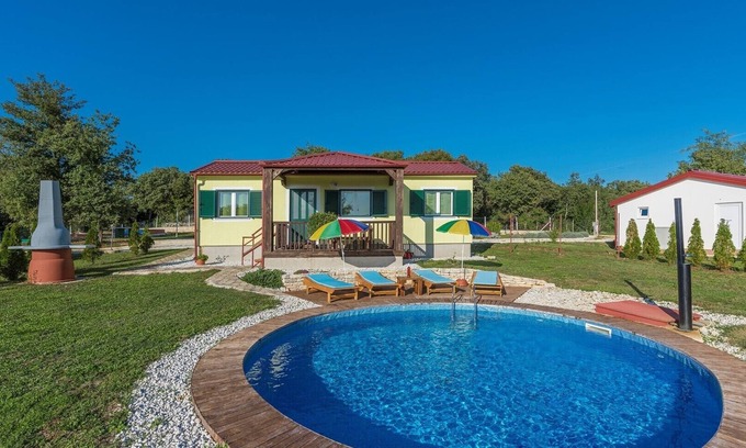Tinjan House | Holiday house with private pool No.4 in holiday park Jelovci