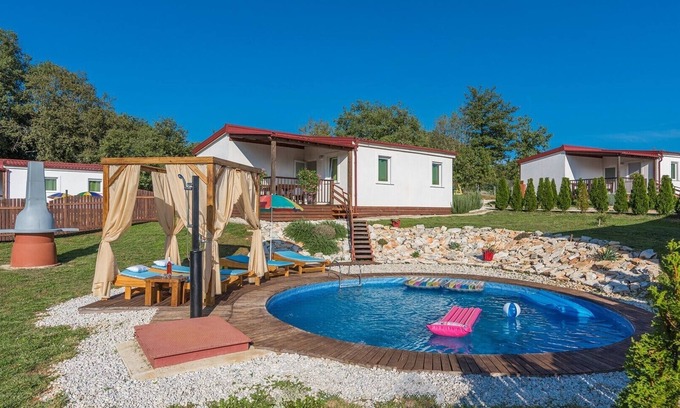 Tinjan House | Holiday house with private pool No.8 in holiday park Jelovci