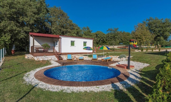 Tinjan House | Holiday house with private pool No.9 in holiday park Jelovci