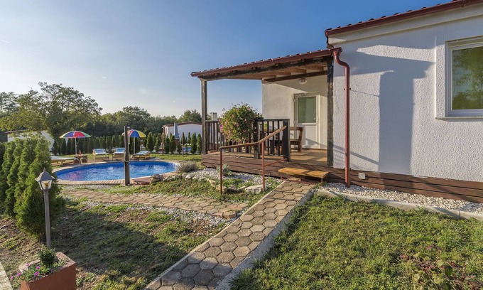 Tinjan Apartment | Holiday house with private pool for 6-8 persons in the holiday park Jelovci