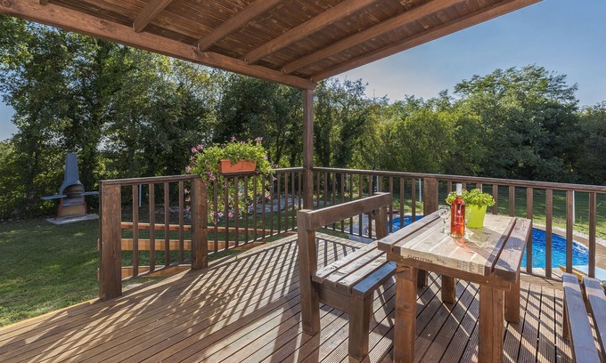 Tinjan Apartment | Holiday house with private pool for 6-8 persons in the holiday park Jelovci