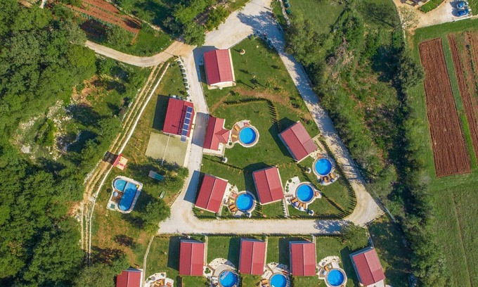 Tinjan Villa | Holiday house with private pool for 6-8 persons in the holiday park Jelovci