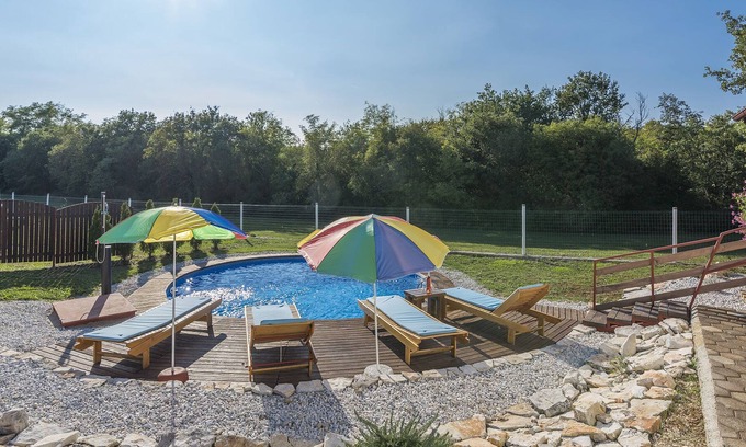 Tinjan Villa | Holiday house with private pool for 6-8 persons in the holiday park Jelovci