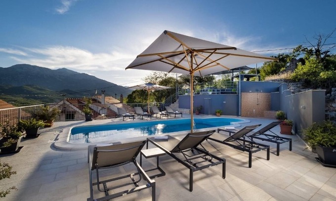 Biokovsko Selo House | Holiday house Zupa for 1 - 10 persons with 4 bedrooms - Holiday home