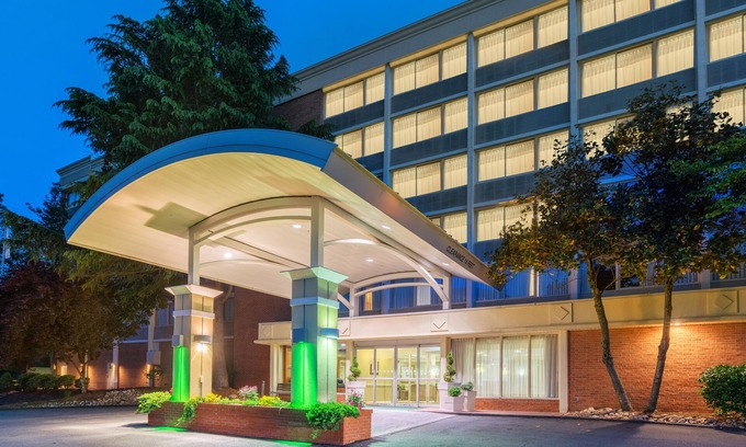 Charlottesville Hotel | Holiday Inn Charlottesville-Monticello, an IHG Hotel