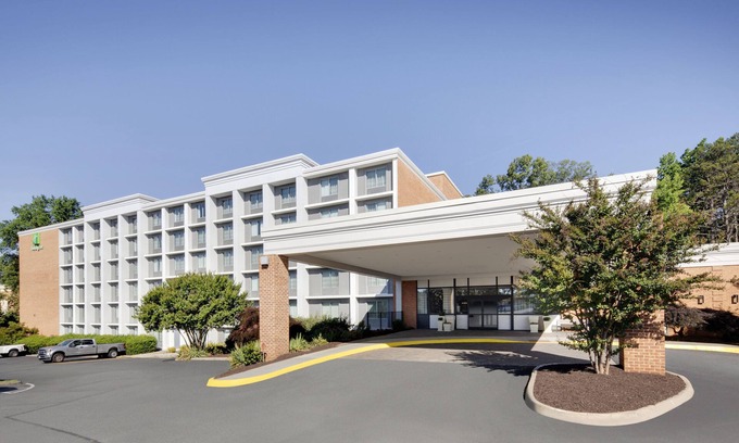 Charlottesville Hotel | Holiday Inn Charlottesville-Univ Area, an IHG Hotel