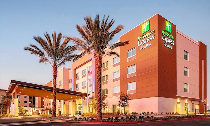 Moreno Valley Hotel | Holiday Inn Express & Suites Moreno Valley - Riverside, an IHG Hotel