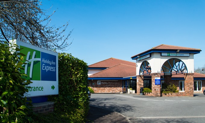 Alwalton Hotel | Holiday Inn Express Peterborough, an Ihg Hotel