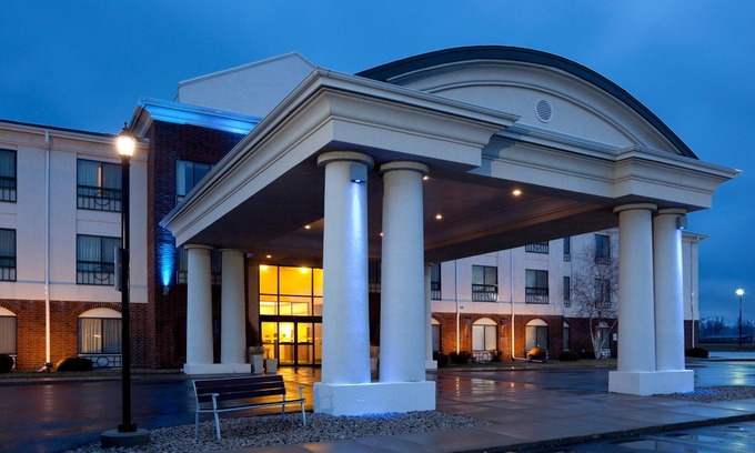 Fort Atkinson Hotel | Holiday Inn Express Hotel & Suites Fort Atkinson, an Ihg Hotel