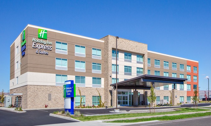 Brownstown Hotel | Holiday Inn Express and Suites Union Gap- Yakima Area, an Ihg Hotel