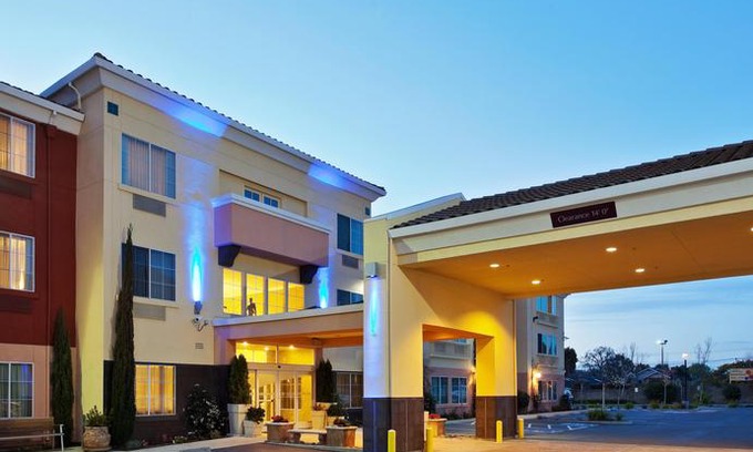 Northwest Berkeley Hotel | Holiday Inn Express Berkeley