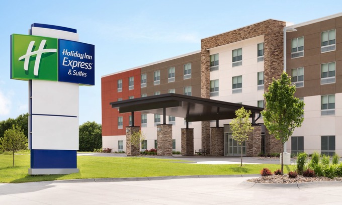 Canton Hotel | Holiday Inn Express Canton, an Ihg Hotel