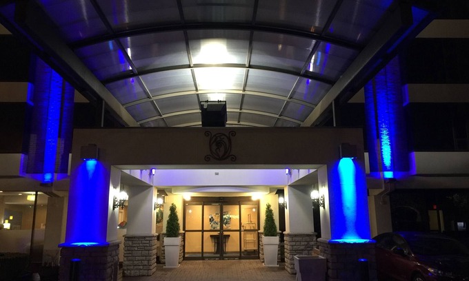 Birmingham Hotel | Holiday Inn Express Detroit-Birmingham by IHG