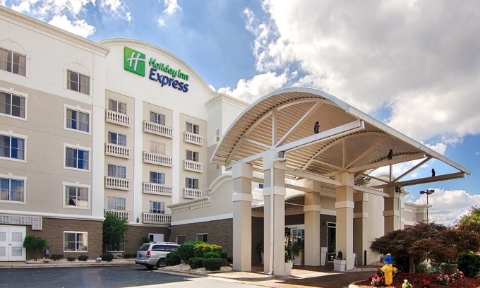 Mooresville Hotel | Holiday Inn Express Hotel & Suites Mooresville - Lake Norman, an Ihg Hotel