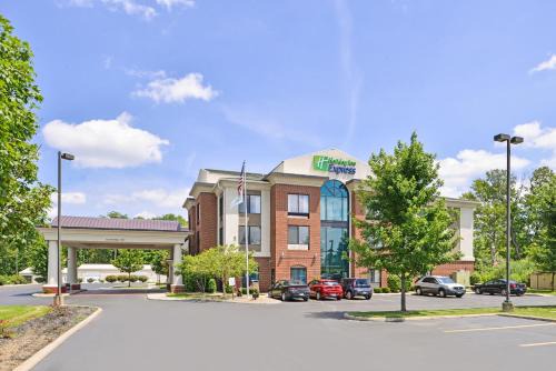North Lima Hotel | Holiday Inn Express Hotel & Suites Youngstown - North Lima/Boardman by IHG