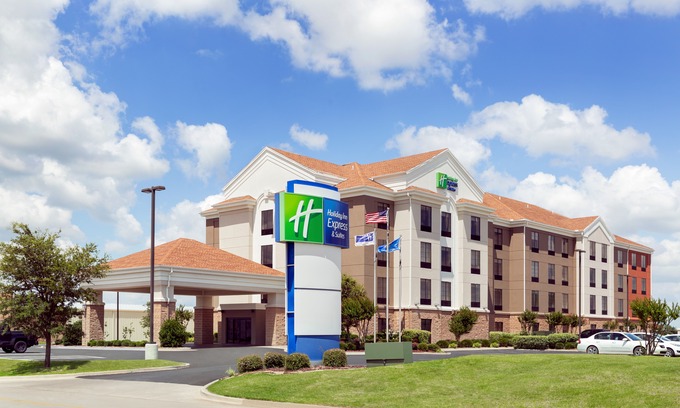 Shawnee Hotel | Holiday Inn Express Hotel & Suites Shawnee I-40, an Ihg Hotel