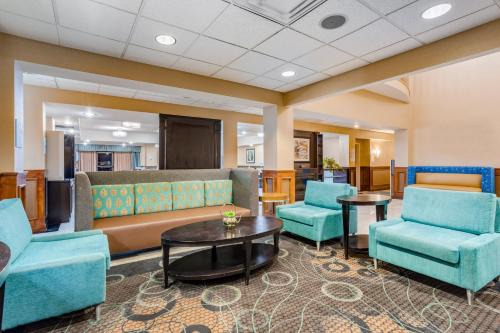 Canton Hotel | Holiday Inn Express Hotel & Suites Canton by IHG