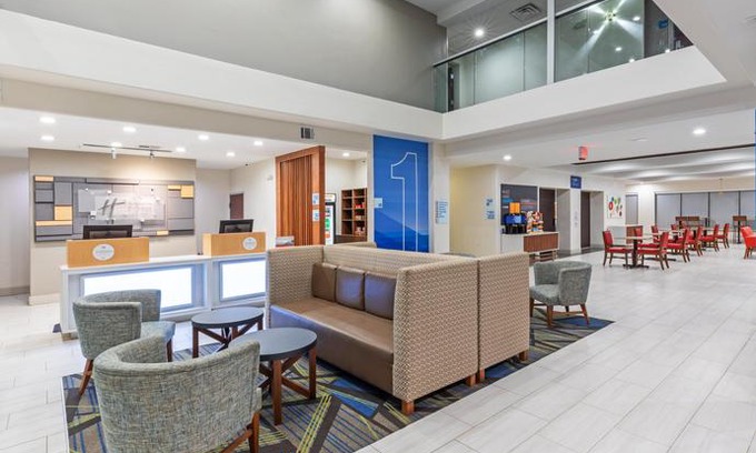 Vidor Hotel | Holiday Inn Express Hotel & Suites Vidor South