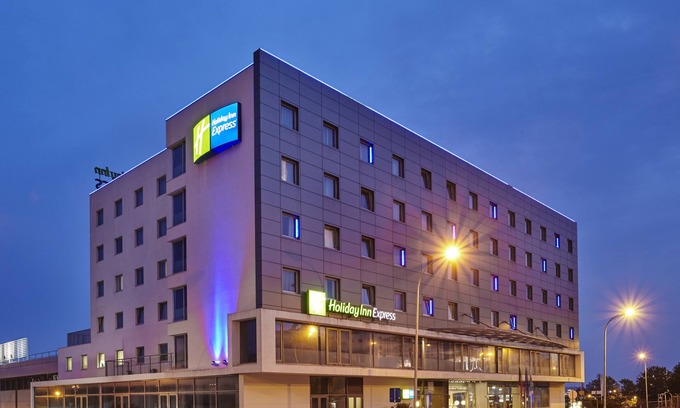 Carnaxide Hotel | Holiday Inn Express Lisbon - Alfragide by IHG