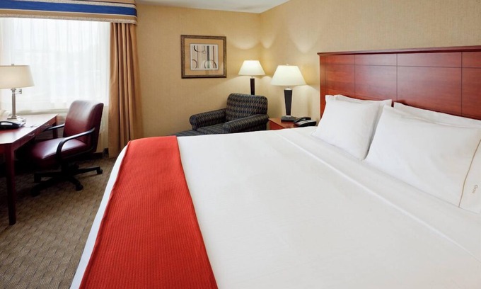 Ramsey Hotel | Holiday Inn Express Ramsey-Mahwah by IHG