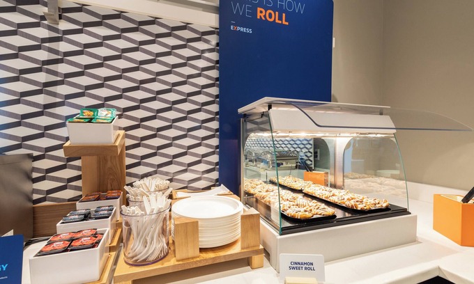 Redding Hotel | Holiday Inn Express Redding North by IHG