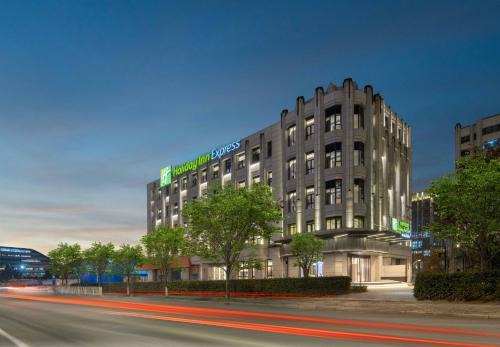 Minhang Hotel | Holiday Inn Express Shanghai Hongqiao NECC by IHG