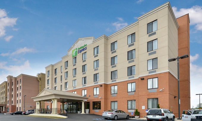 Travis - Chelsea Hotel | Holiday Inn Express Staten Island West, an Ihg Hotel