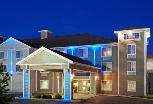 New Buffalo Hotel | Holiday Inn Express & Suites New Buffalo, MI by IHG