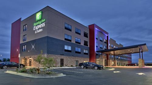 Broomfield Hotel | Holiday Inn Express & Suites Broomfield by IHG