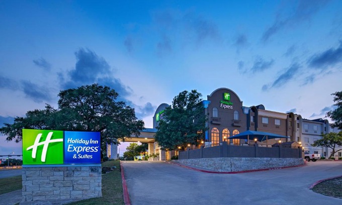 Cedar Park Hotel | Holiday Inn Express & Suites Cedar Park (Nw Austin) by IHG