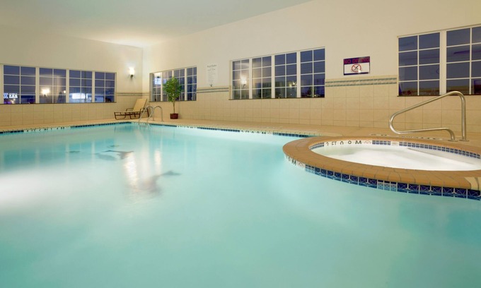 Georgetown Hotel | Holiday Inn Express & Suites Georgetown by IHG