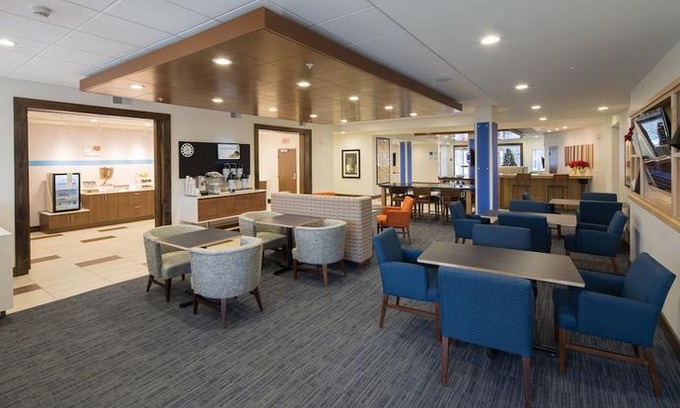 Port Huron Hotel | Holiday Inn Express & Suites Port Huron