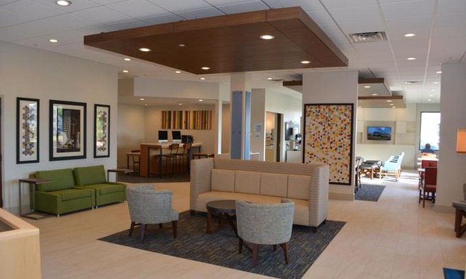 Waterville Hotel | Holiday Inn Express & Suites Waterville North