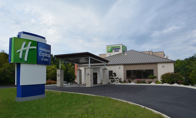 Waterville Hotel | Holiday Inn Express & Suites Waterville - North, an Ihg Hotel