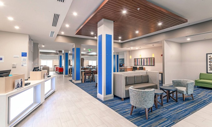 Crosswoods Hotel | Holiday Inn Express & Suites Columbus - Worthington by IHG