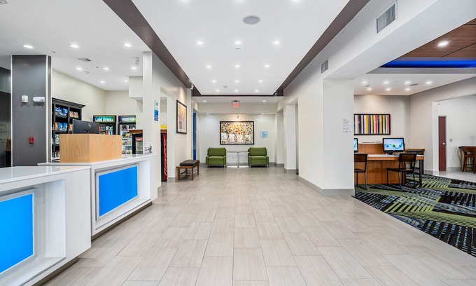 Van Buren Hotel | Holiday Inn Express Suites Van Buren-Ft Smith Area, an Ihg Hotel