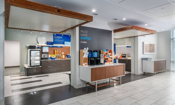 Brandon Hotel | Holiday Inn Express & Suites Brandon by IHG