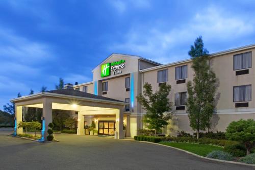Alliance Hotel | Holiday Inn Express & Suites Alliance by IHG
