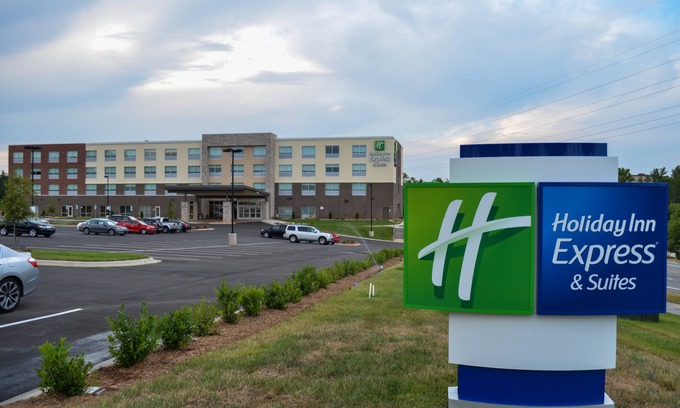 Umstead Hotel | Holiday Inn Express & Suites Raleigh Airport - Brier Creek, an Ihg Hotel