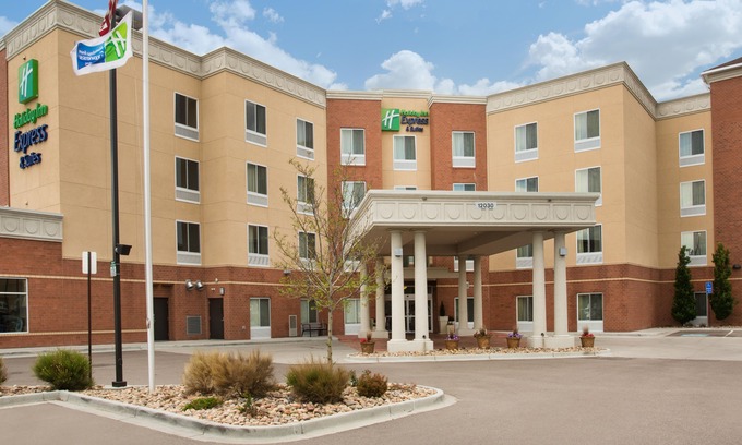 Thornton Hotel | Holiday Inn Express & Suites Denver North - Thornton, an Ihg Hotel
