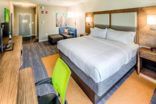 Westlake Hotel | Holiday Inn Express & Suites Cleveland/Westlake by IHG