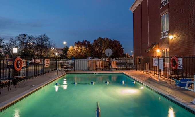 Plano Hotel | Holiday Inn Express & Suites Plano West - Frisco by IHG