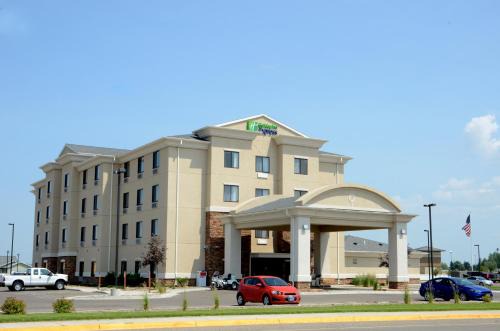 Sidney Hotel | Holiday Inn Express & Suites Sidney by IHG