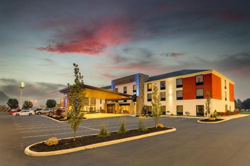 Troy Hotel | Holiday Inn Express & Suites Troy by IHG