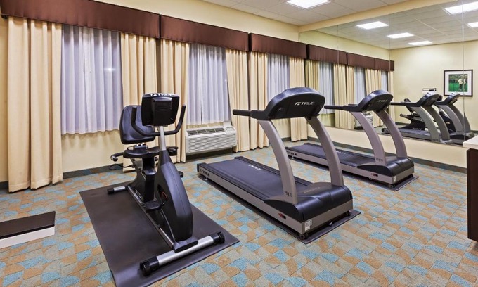 Victoria Hotel | Holiday Inn Express & Suites Victoria, an IHG Hotel