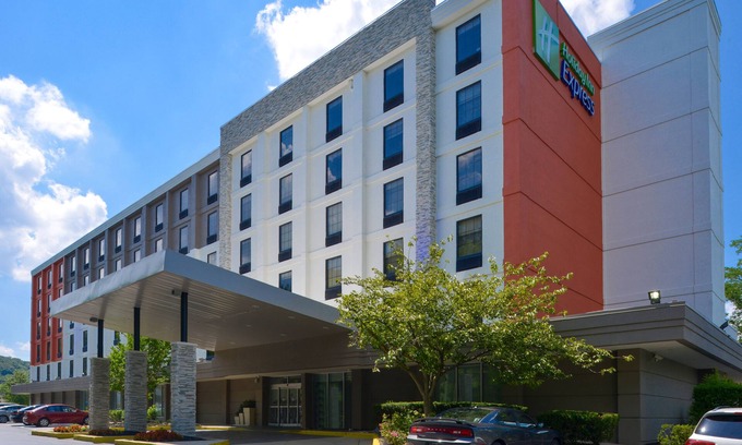 Towson Hotel | Holiday Inn Express Towson - Baltimore North by IHG