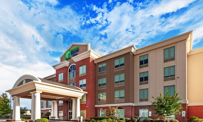 Springlake Hotel | Holiday Inn Express & Suites Shreveport South Park Plaza, an IHG Hotel