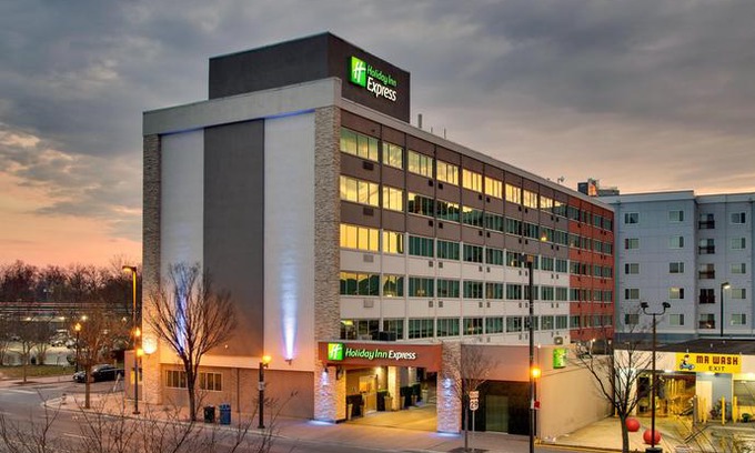Downtown Hotel | Holiday Inn Express Washington DC Silver Spring