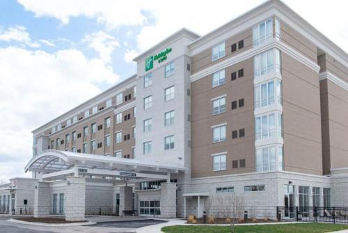 Farmington Hills Hotel | Holiday Inn & Suites - Farmington Hills - Detroit NW by IHG